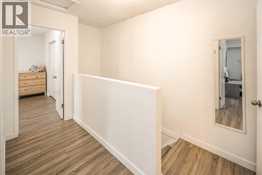 Single Family House for Sale in   Dalton Drive NW Dalhousie Calgary 