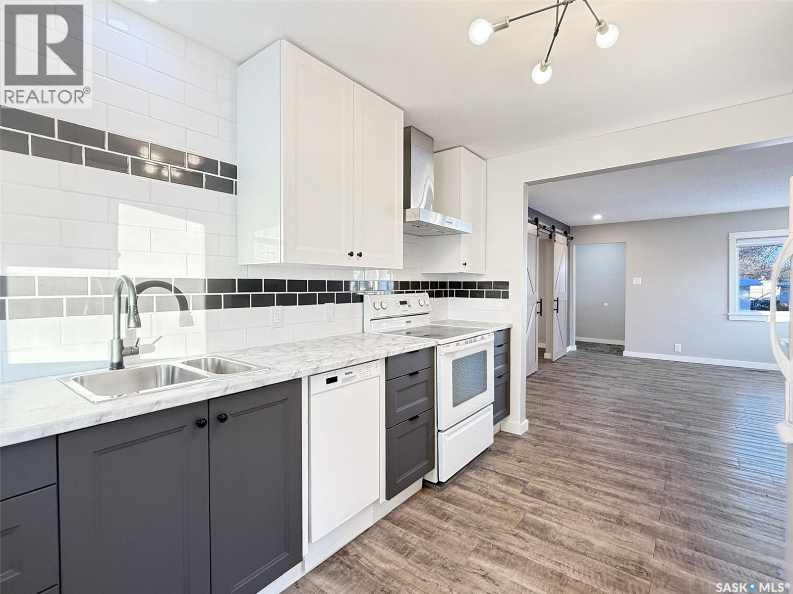 Single Family House Bungalow for Sale in  th AVENUE NW Swift Current 