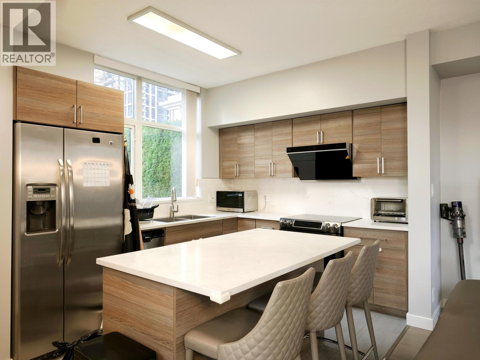 TH16 2089 ROSSER AVENUE, Burnaby