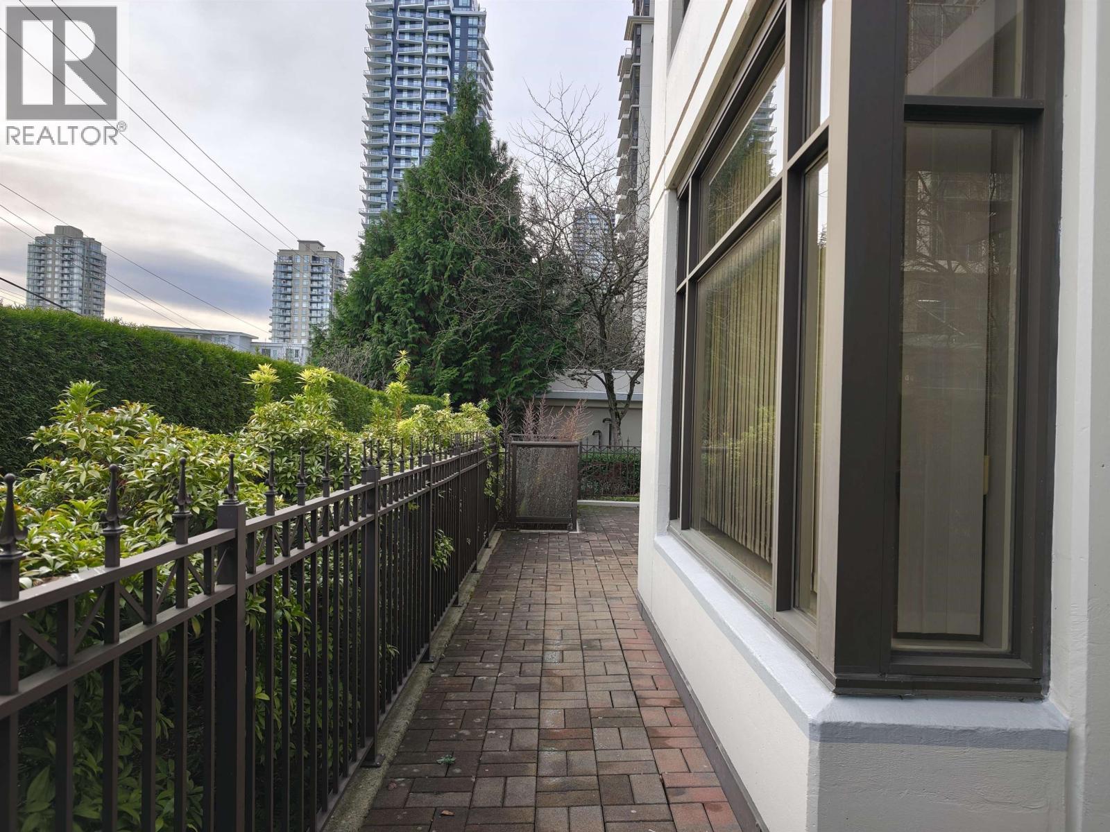 TH16 2089 ROSSER AVENUE, Burnaby