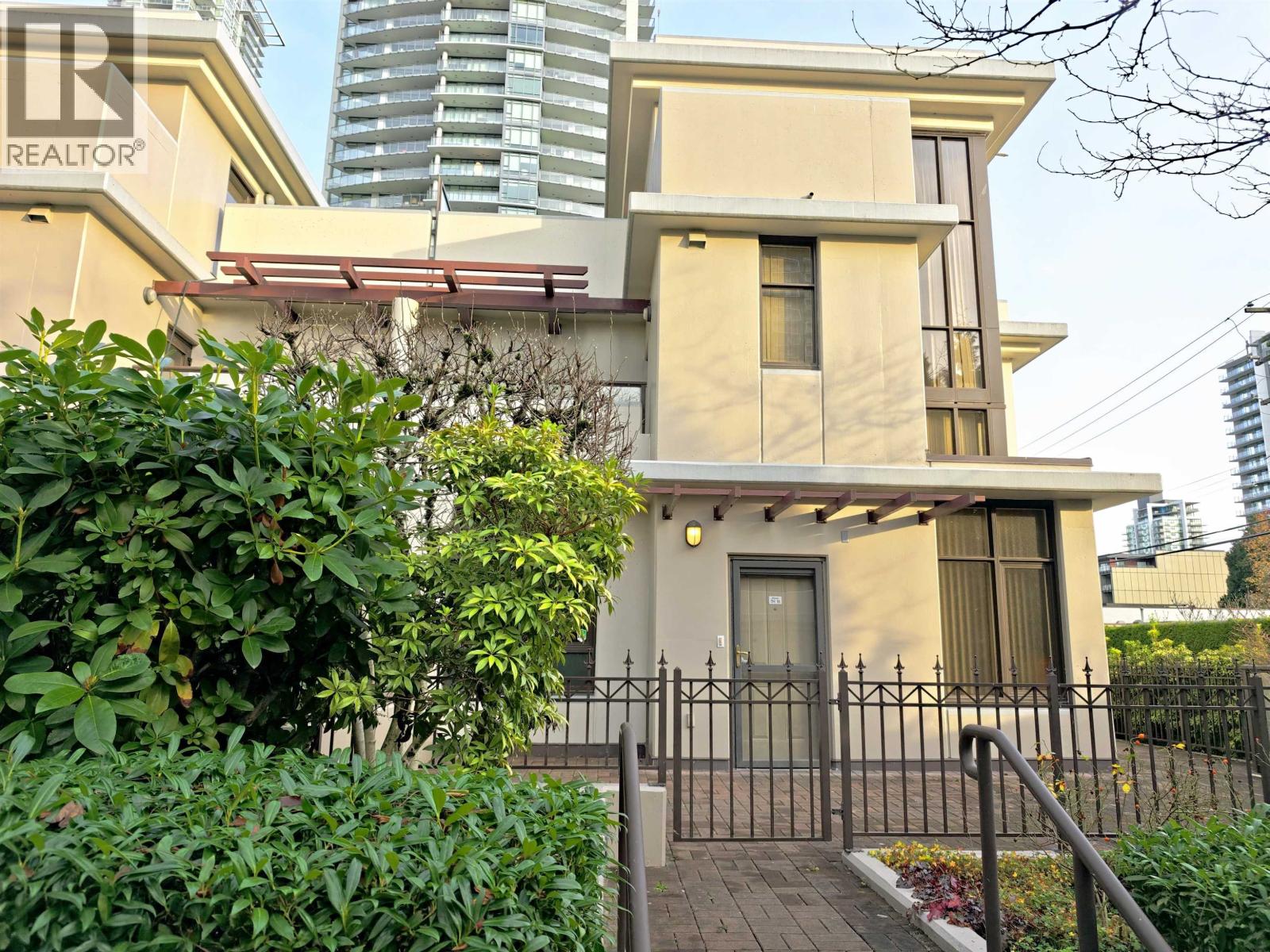 TH16 2089 ROSSER AVENUE, Burnaby