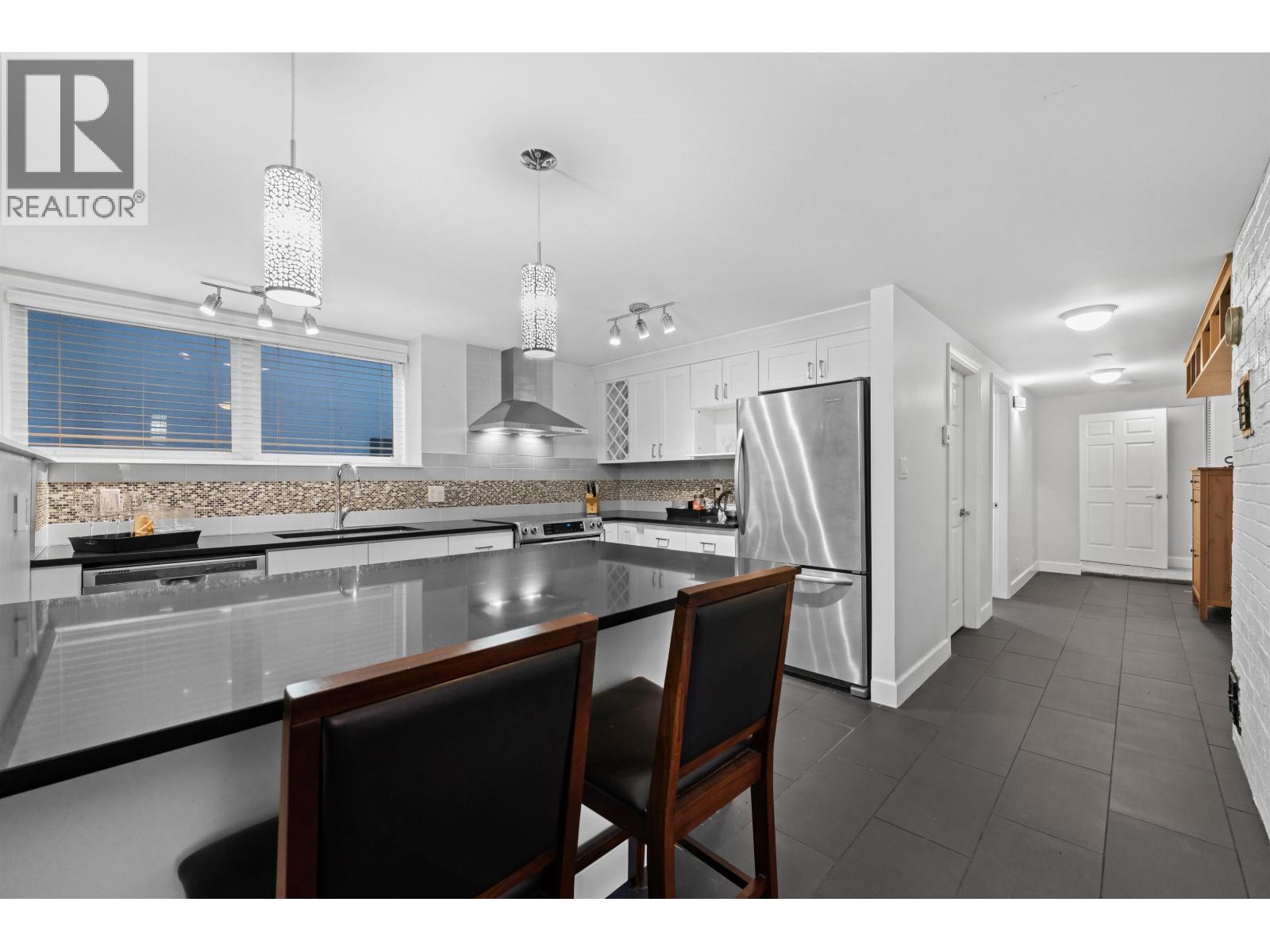 385 STEVENS DRIVE, West Vancouver