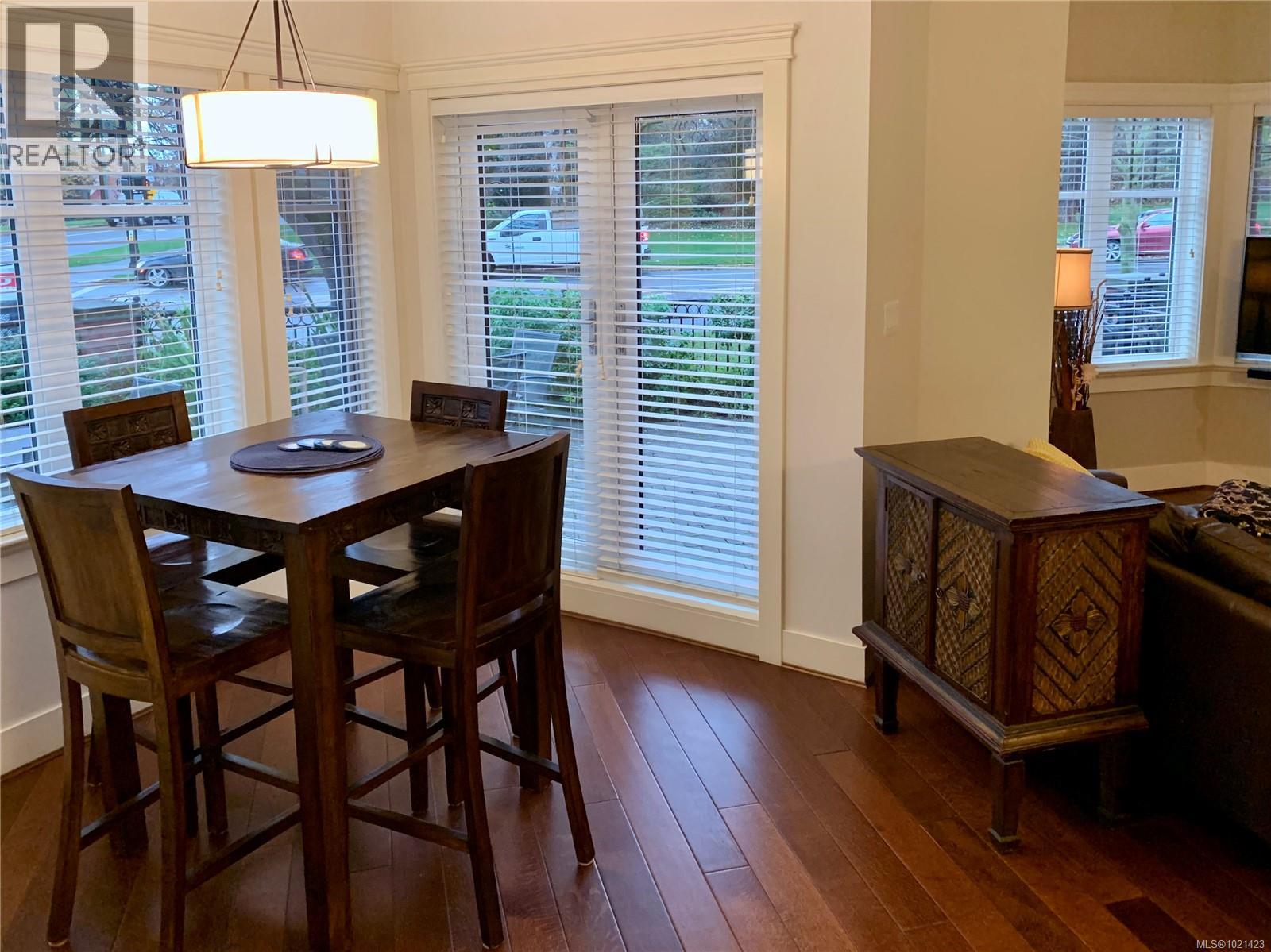 8 675 Superior St, Victoria