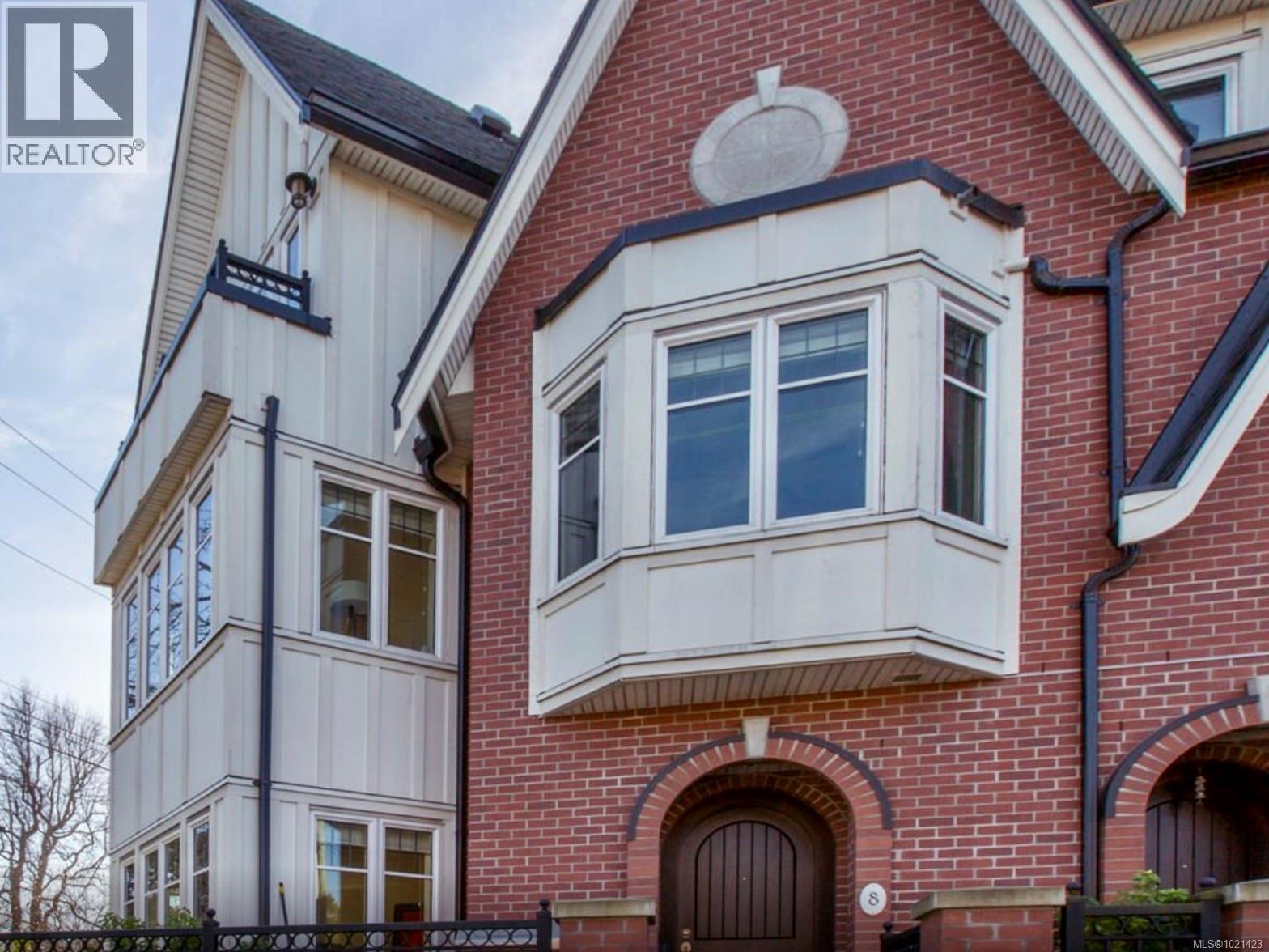 8 675 Superior St, Victoria