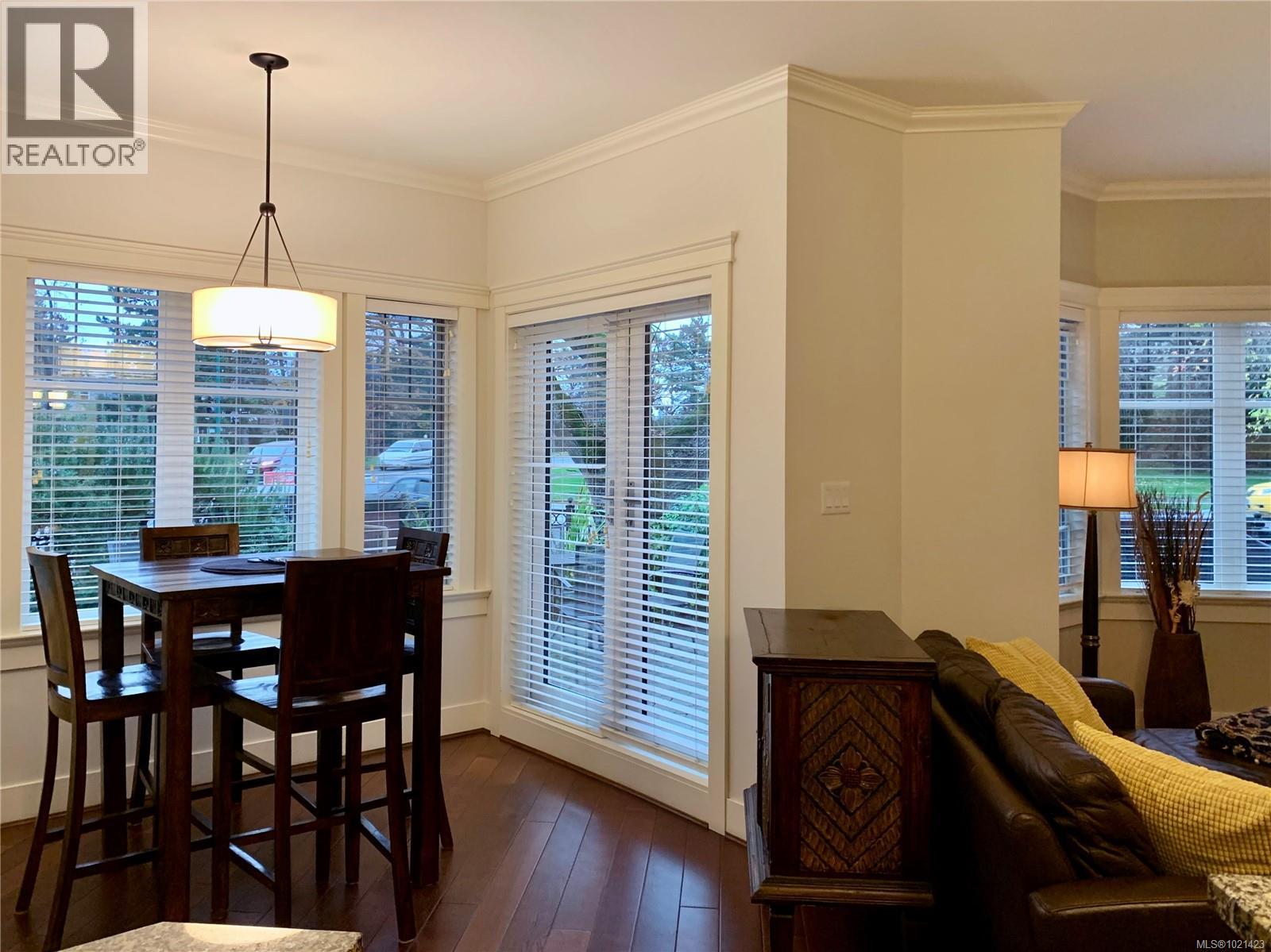 8 675 Superior St, Victoria