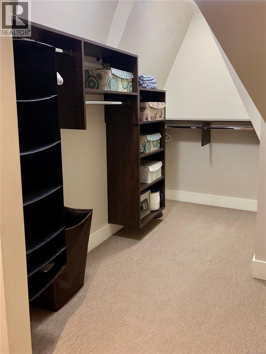 8 675 Superior St, Victoria