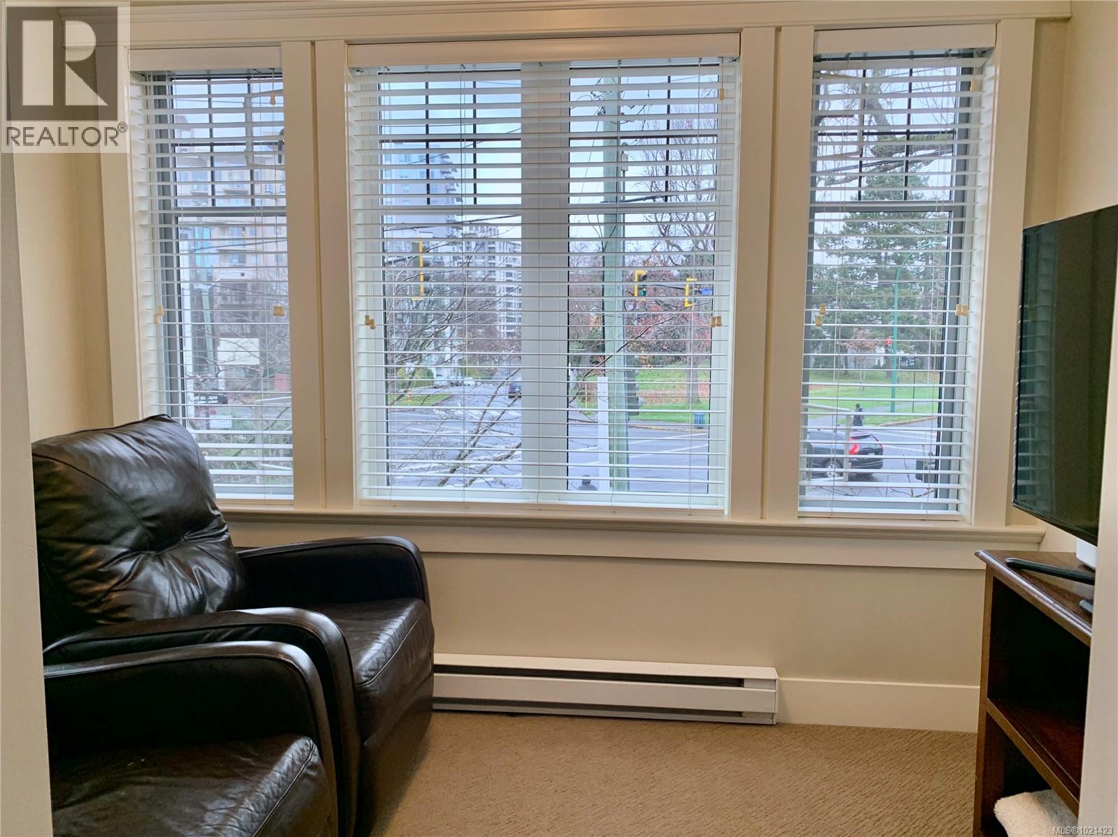 8 675 Superior St, Victoria