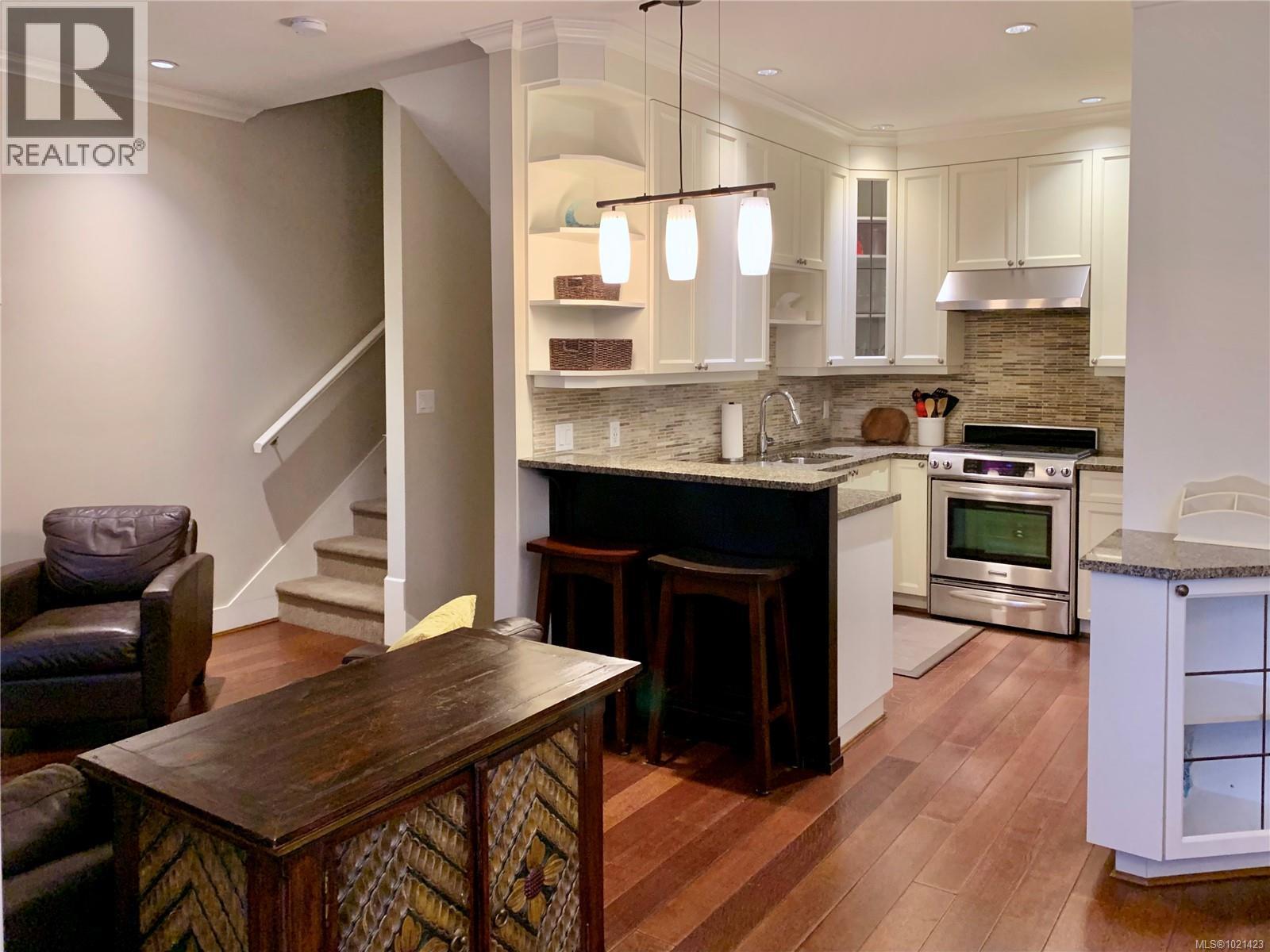 8 675 Superior St, Victoria