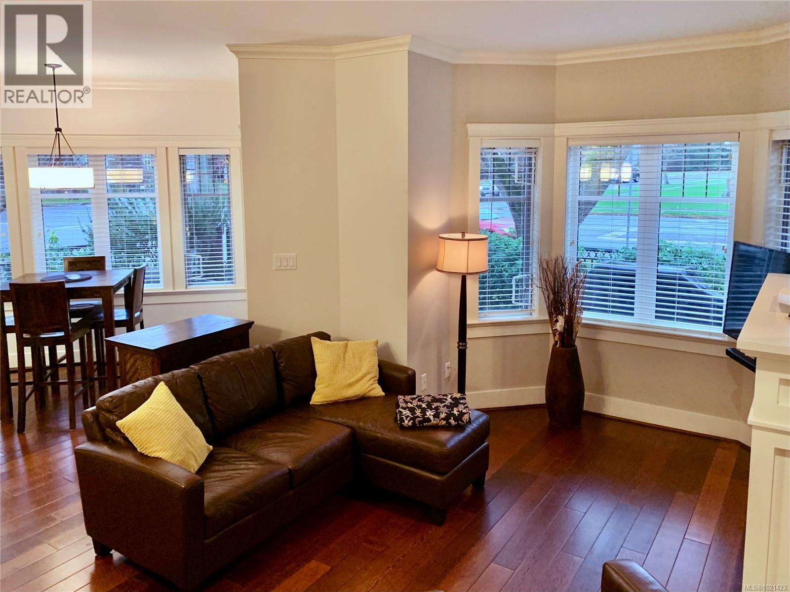 8 675 Superior St, Victoria