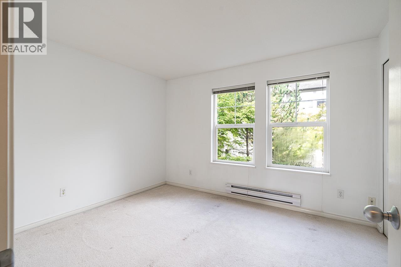 4 7179 18TH AVENUE, Burnaby