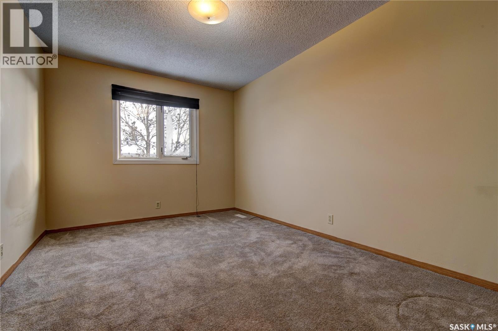 Single Family House 2 Level for Sale in  Plainsview DRIVE Regina 