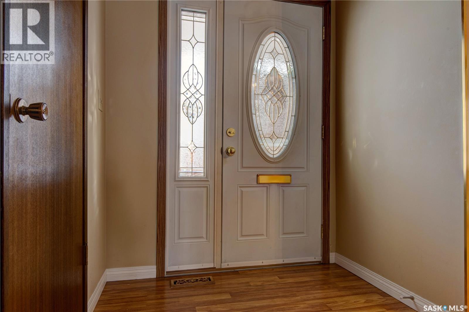 Single Family House 2 Level for Sale in  Plainsview DRIVE Regina 