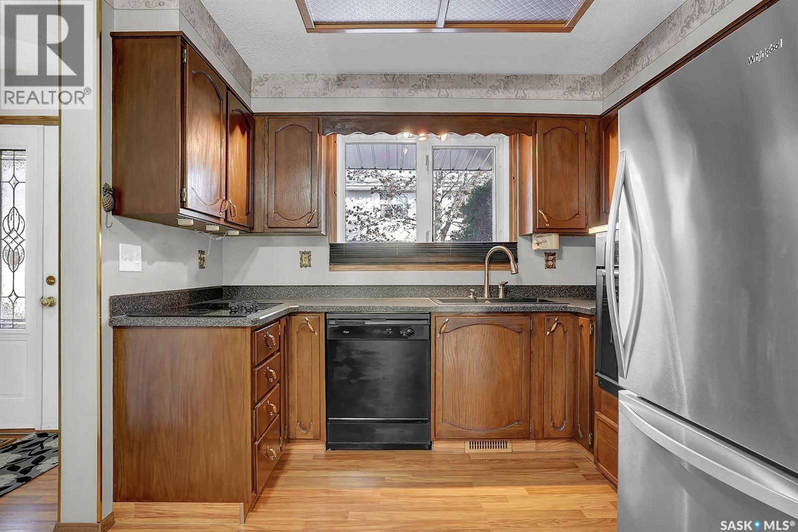 Single Family House 2 Level for Sale in  Plainsview DRIVE Regina 