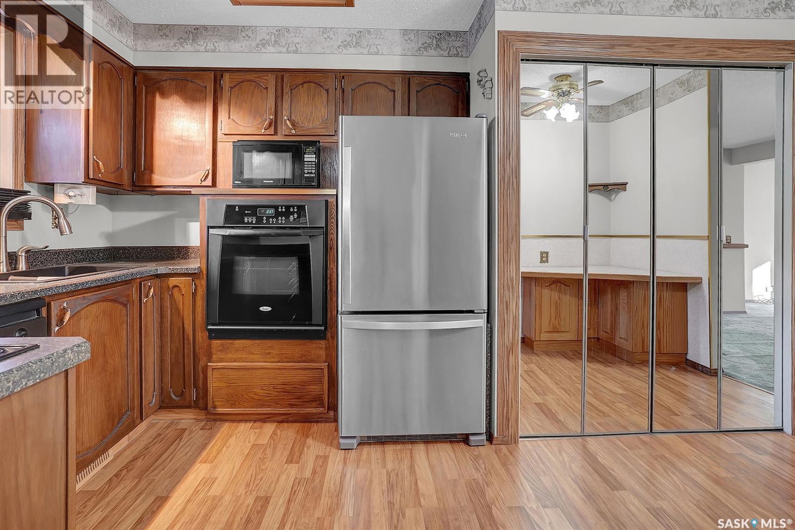 Single Family House 2 Level for Sale in  Plainsview DRIVE Regina 