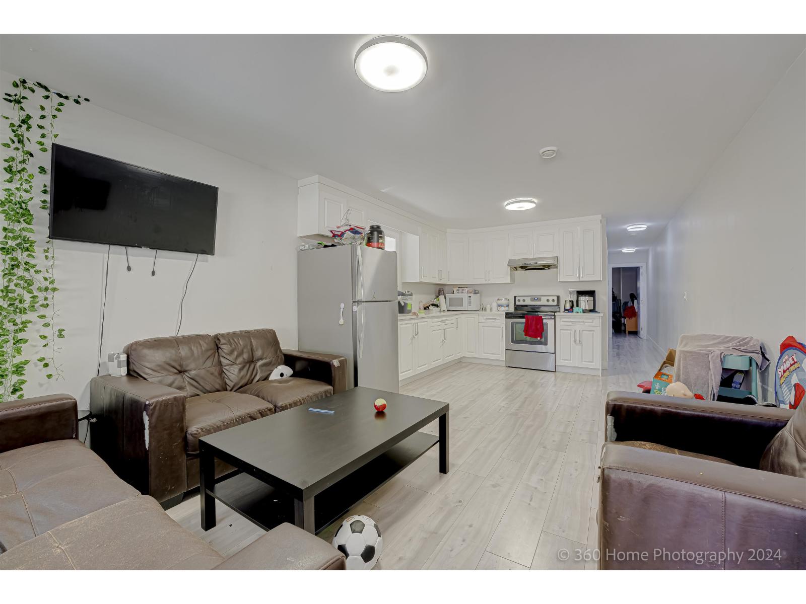 9093 BUCHANAN PLACE, Surrey