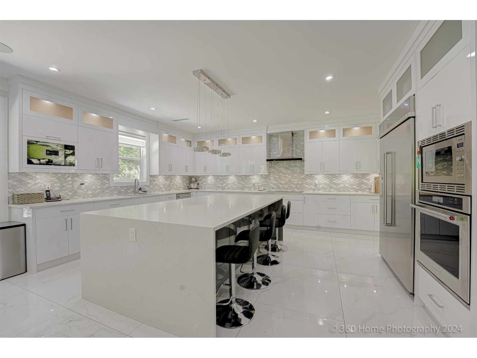 9093 BUCHANAN PLACE, Surrey