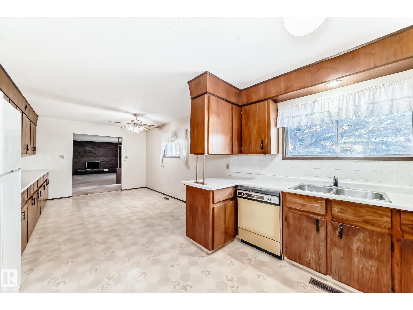 4813 52 AV, Stony Plain