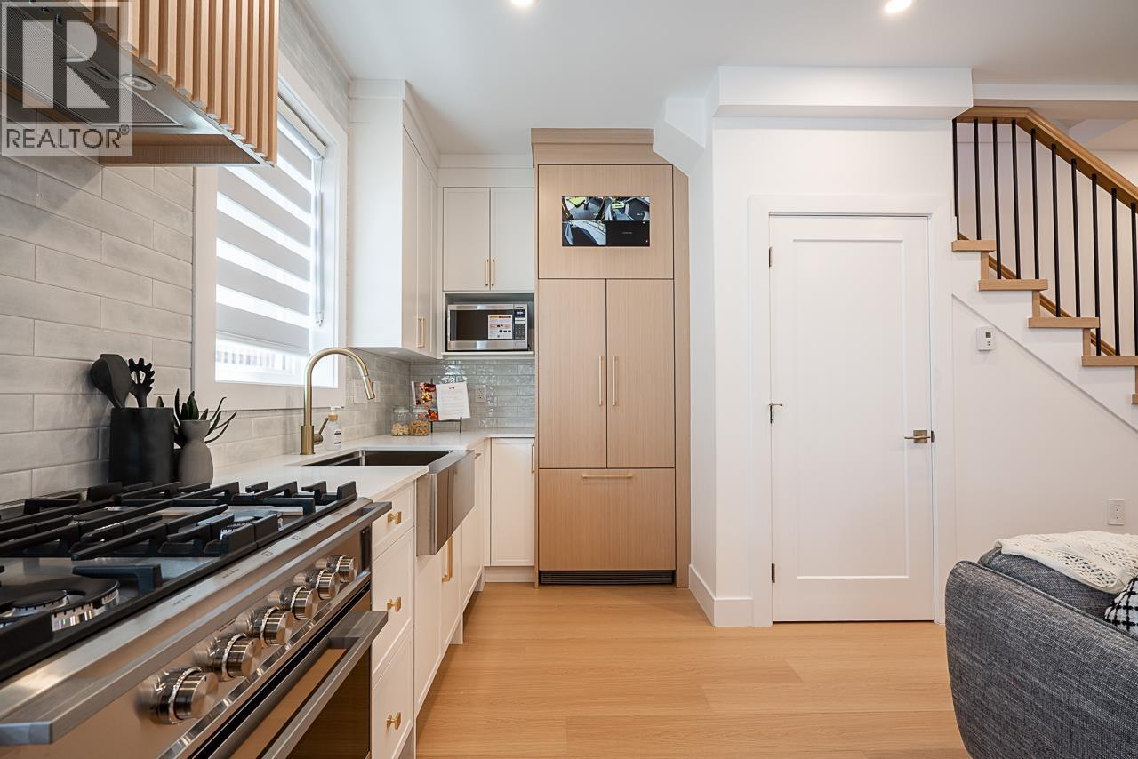 2105 E 33RD AVENUE, Vancouver