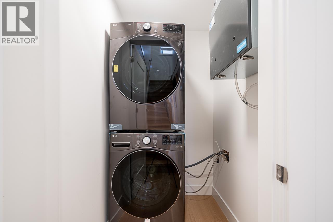 2105 E 33RD AVENUE, Vancouver