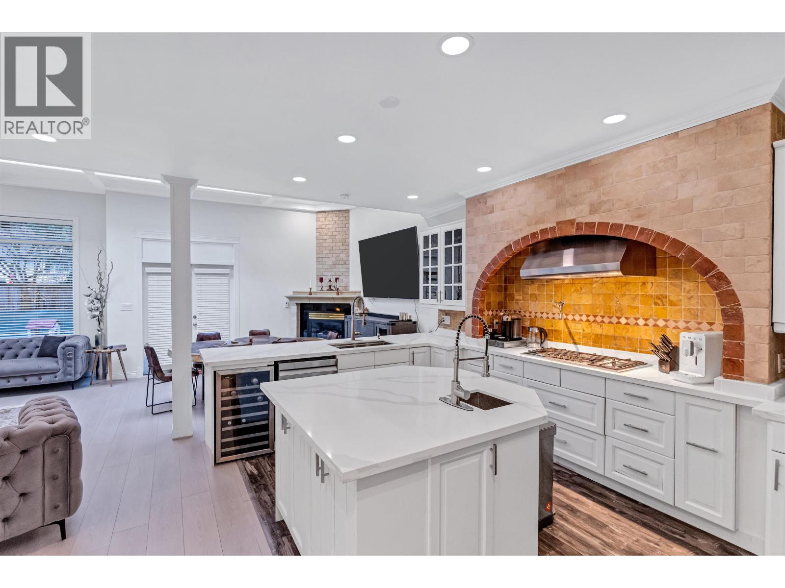 1219 ARBORLYNN DRIVE, North Vancouver