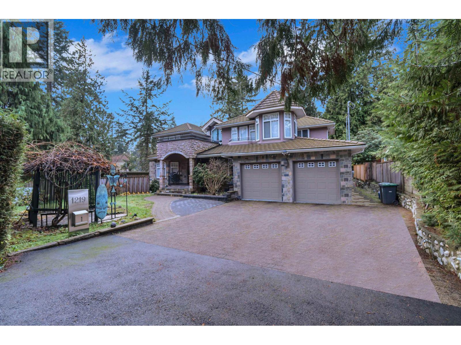 1219 ARBORLYNN DRIVE, North Vancouver