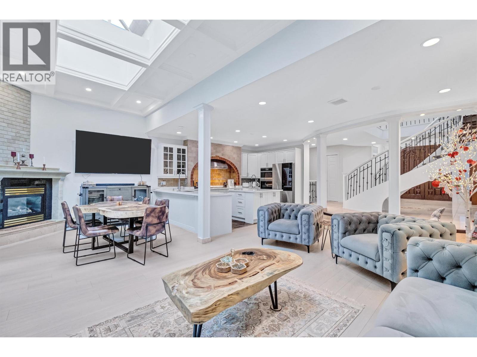 1219 ARBORLYNN DRIVE, North Vancouver