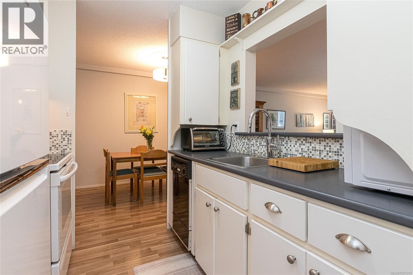 108 2040 White Birch Rd, Sidney