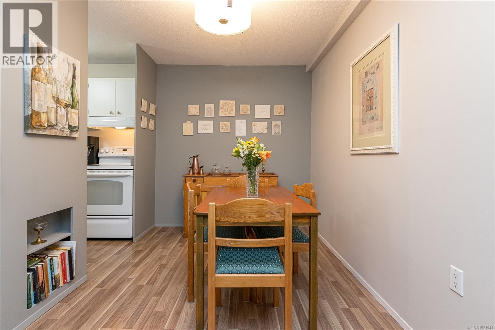 108 2040 White Birch Rd, Sidney