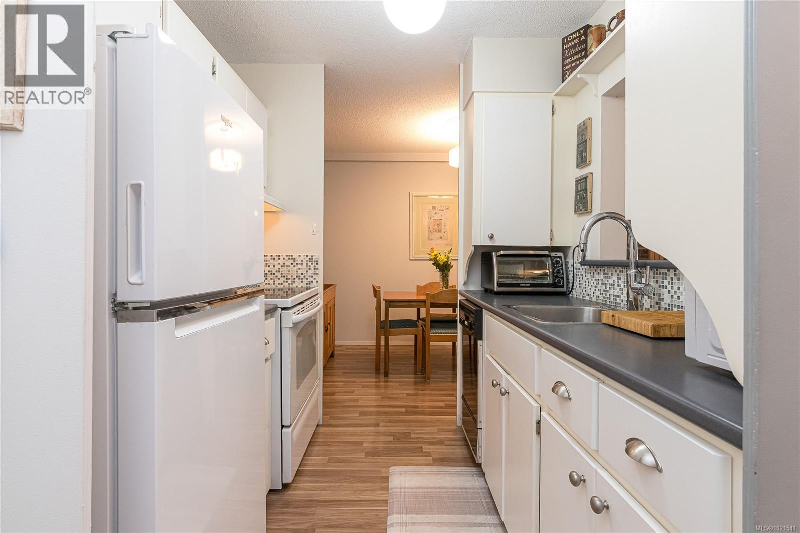 108 2040 White Birch Rd, Sidney