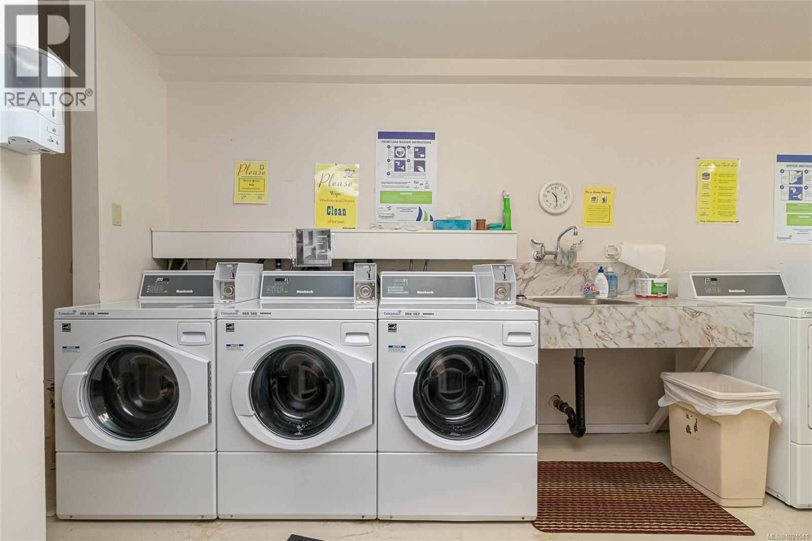 108 2040 White Birch Rd, Sidney