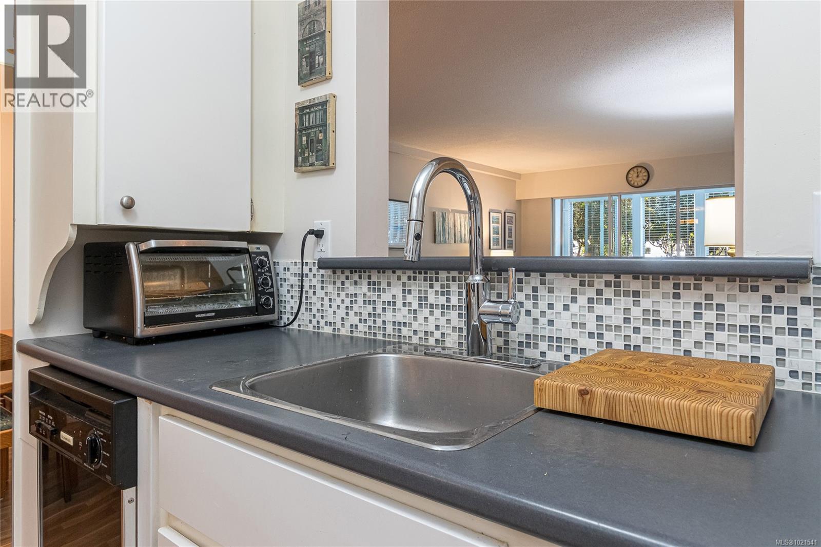 108 2040 White Birch Rd, Sidney