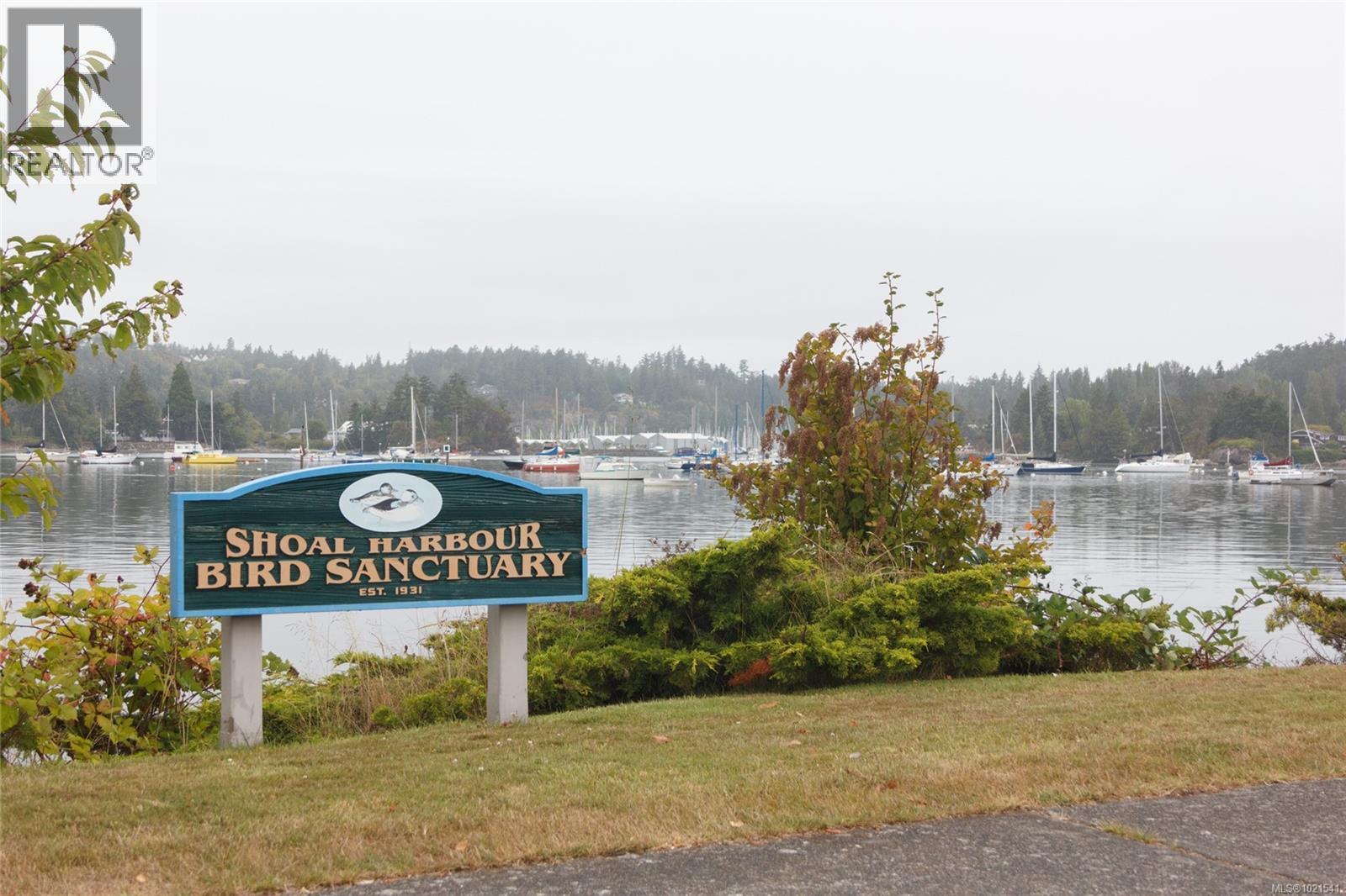 108 2040 White Birch Rd, Sidney