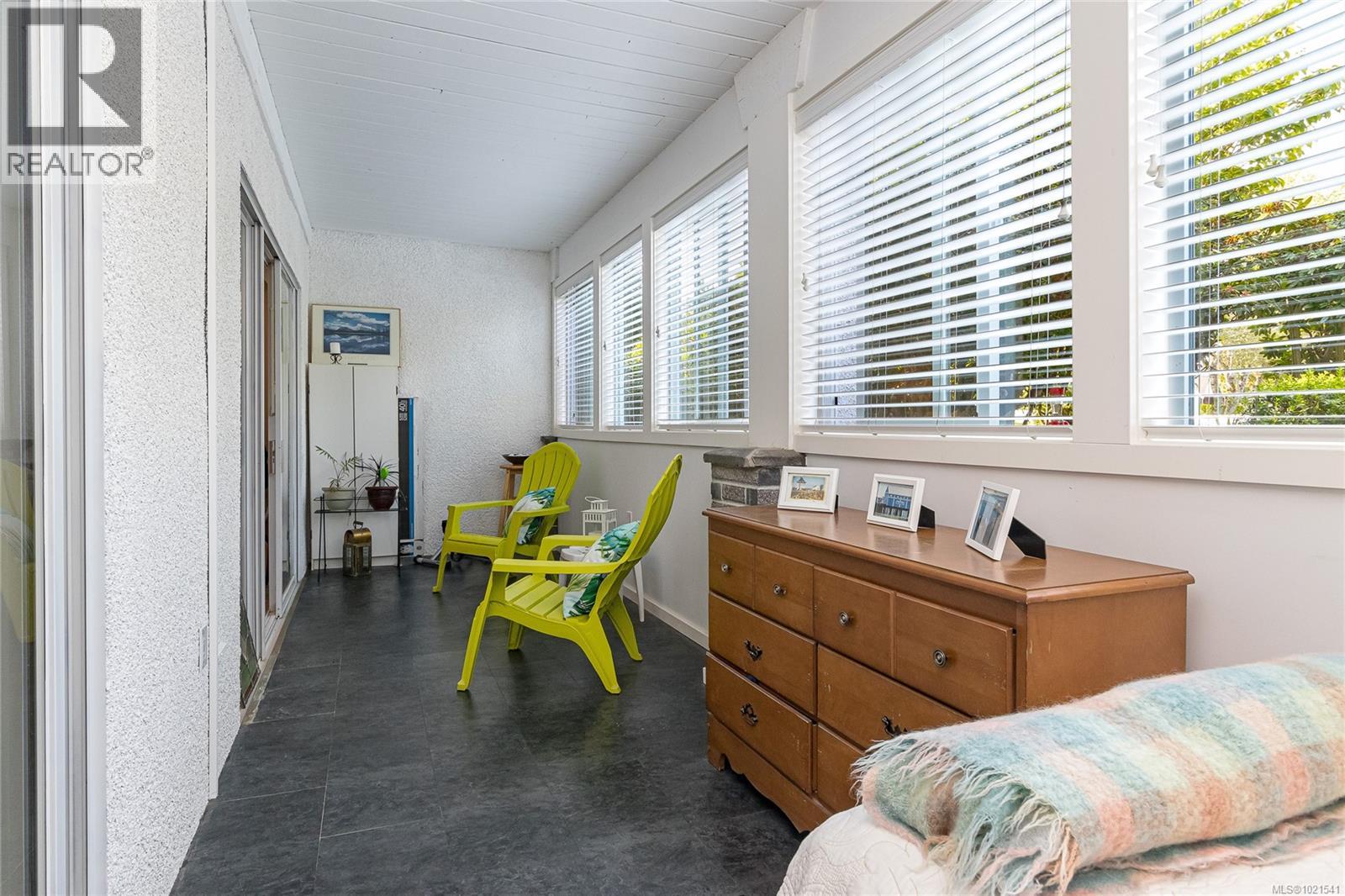 108 2040 White Birch Rd, Sidney