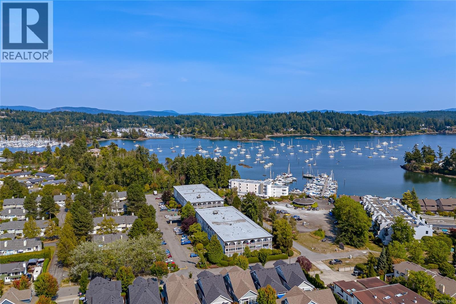 108 2040 White Birch Rd, Sidney