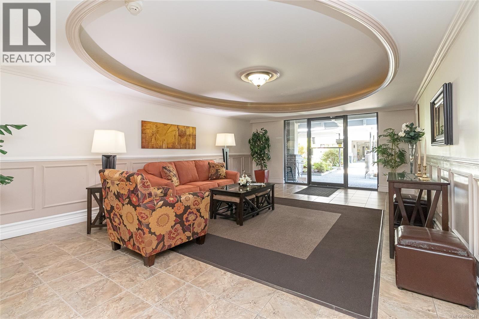 108 2040 White Birch Rd, Sidney