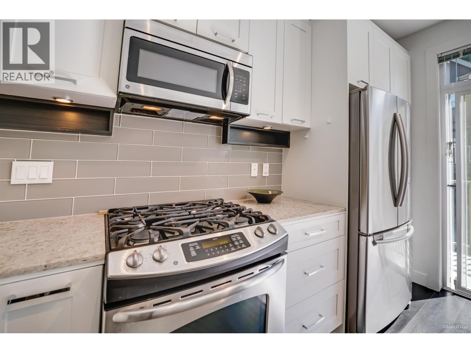 35 3395 GALLOWAY AVENUE, Coquitlam