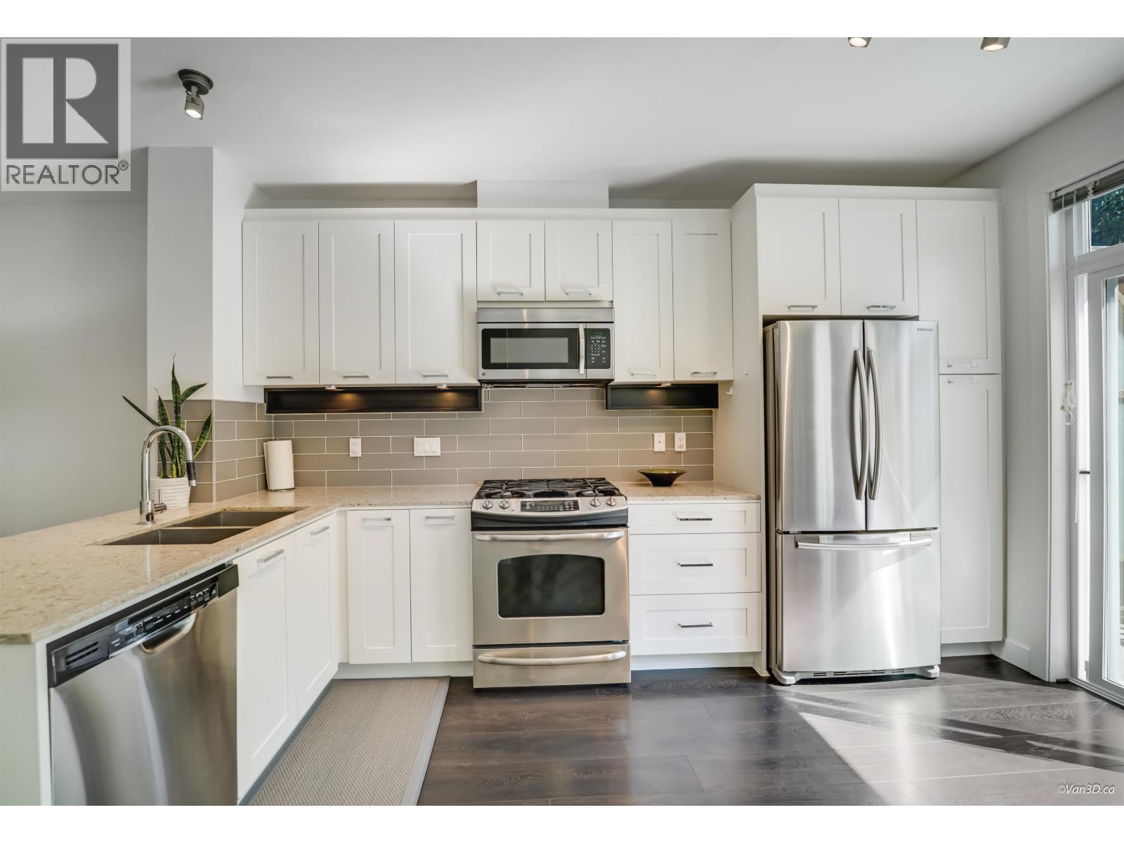 35 3395 GALLOWAY AVENUE, Coquitlam