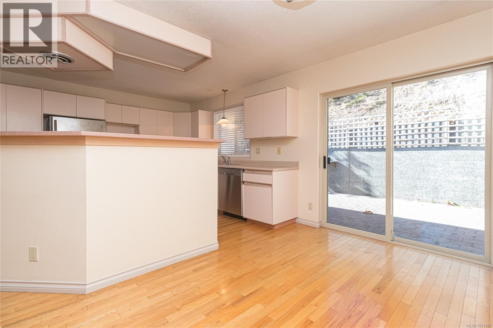 991 Seapearl Pl, Saanich