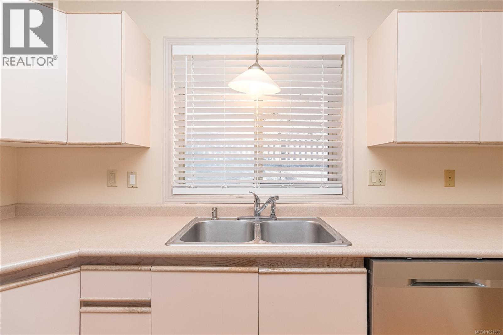 991 Seapearl Pl, Saanich