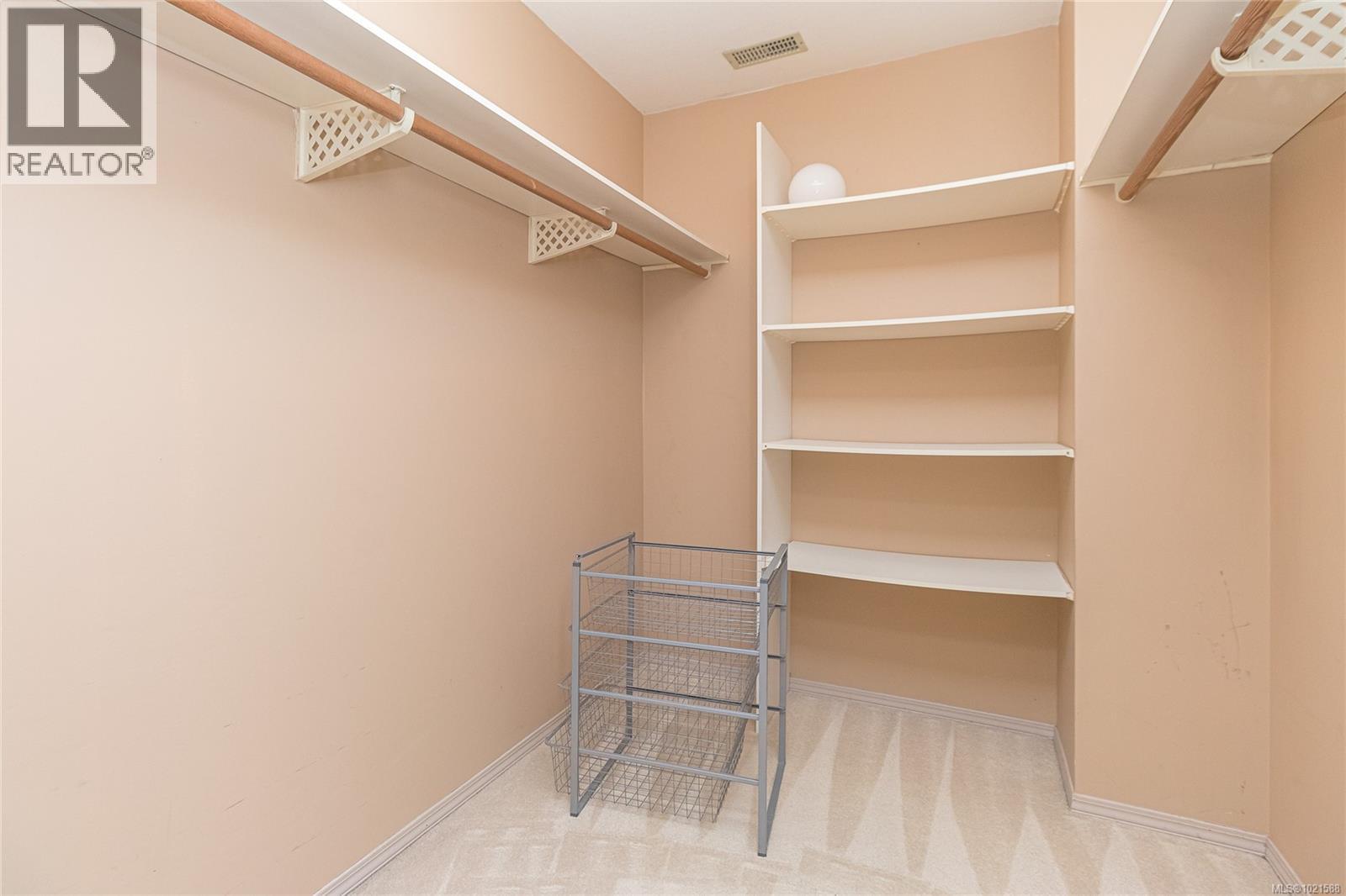 991 Seapearl Pl, Saanich