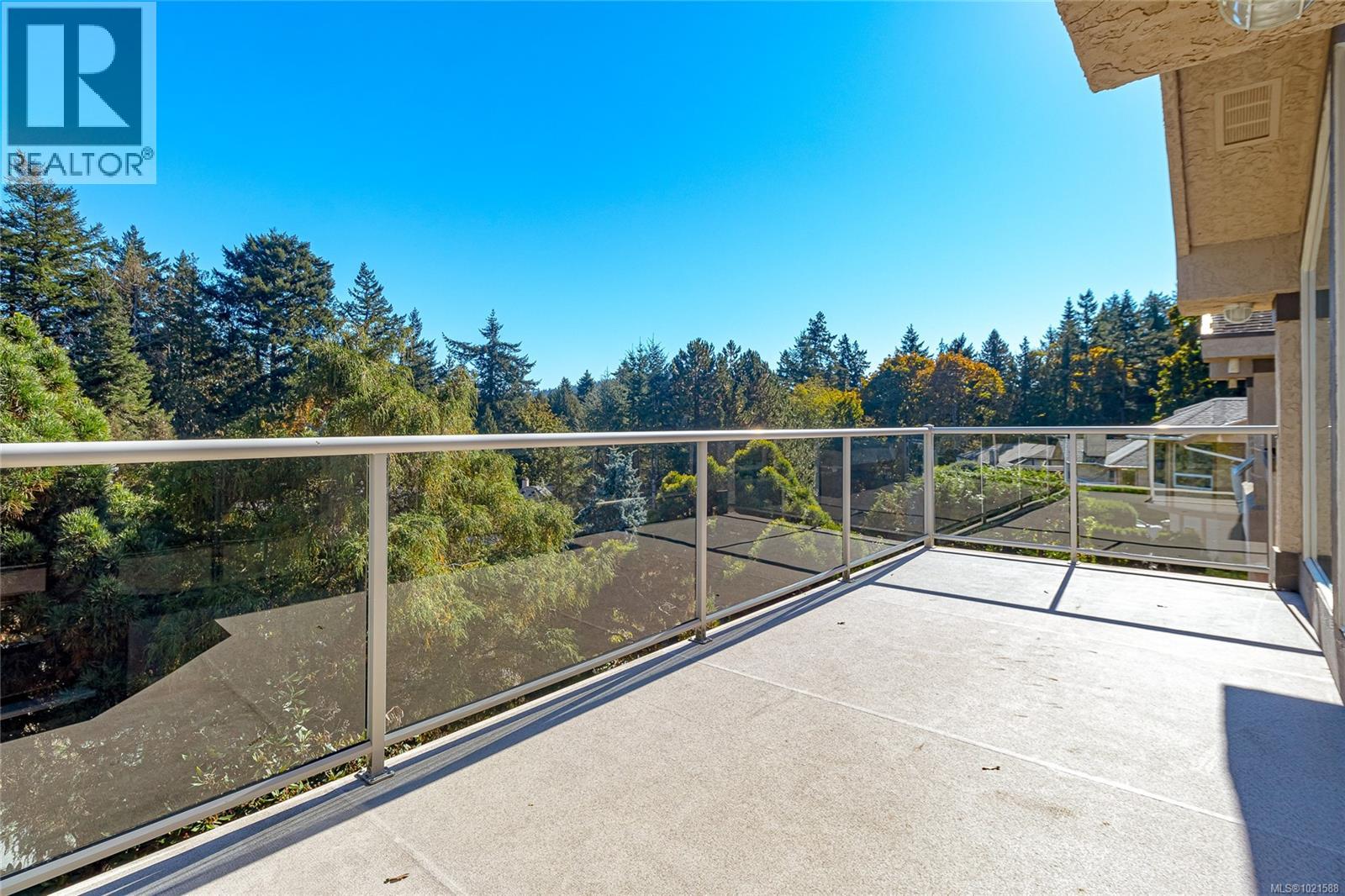 991 Seapearl Pl, Saanich