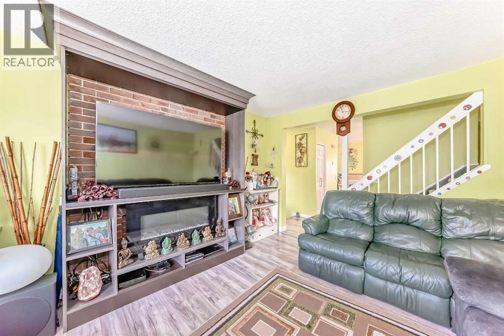 Single Family House for Sale in   Avenue NE Pineridge Calgary 