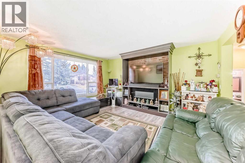 Single Family House for Sale in   Avenue NE Pineridge Calgary 