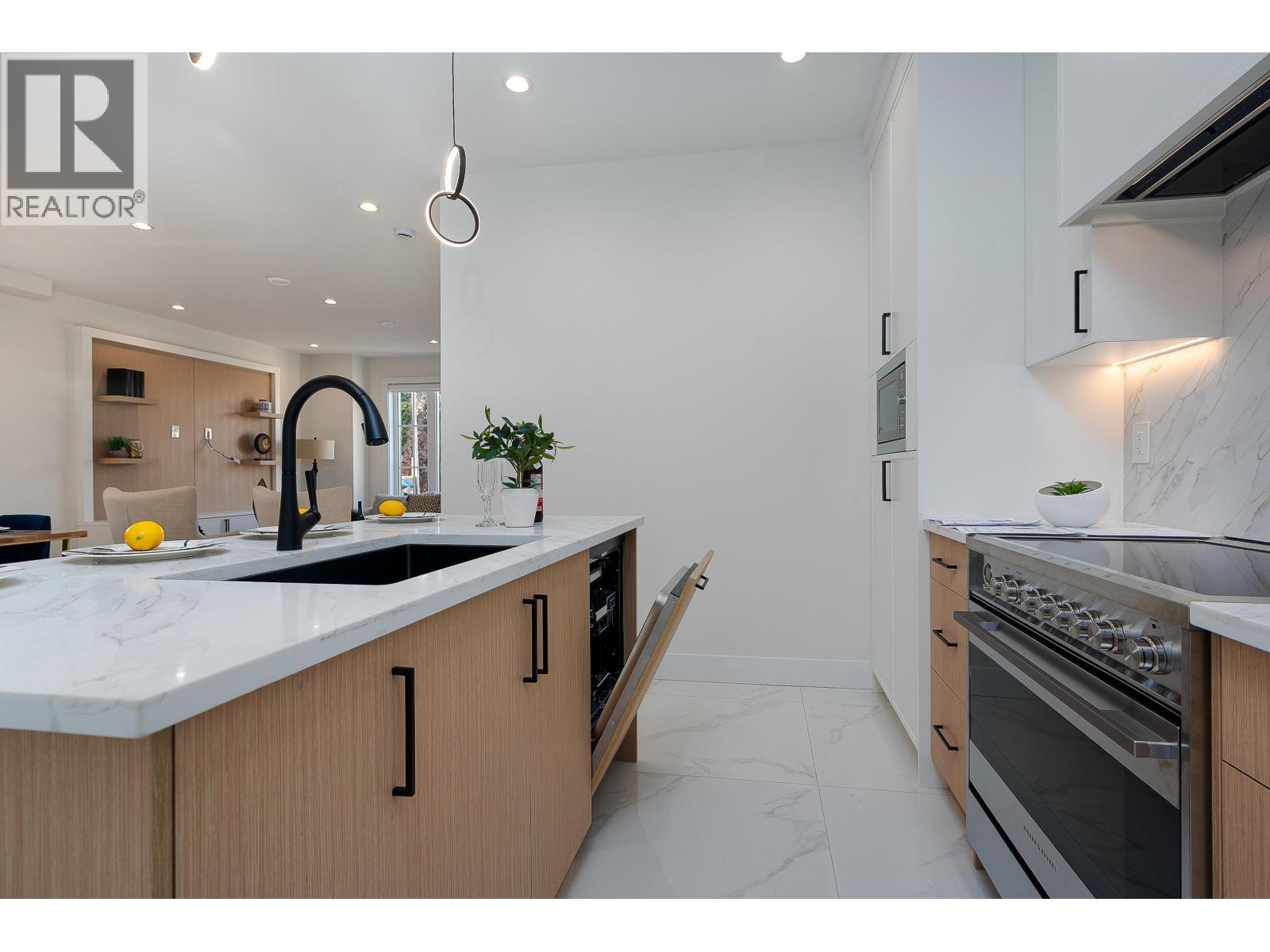 4242 WILLIAMS Road, Richmond