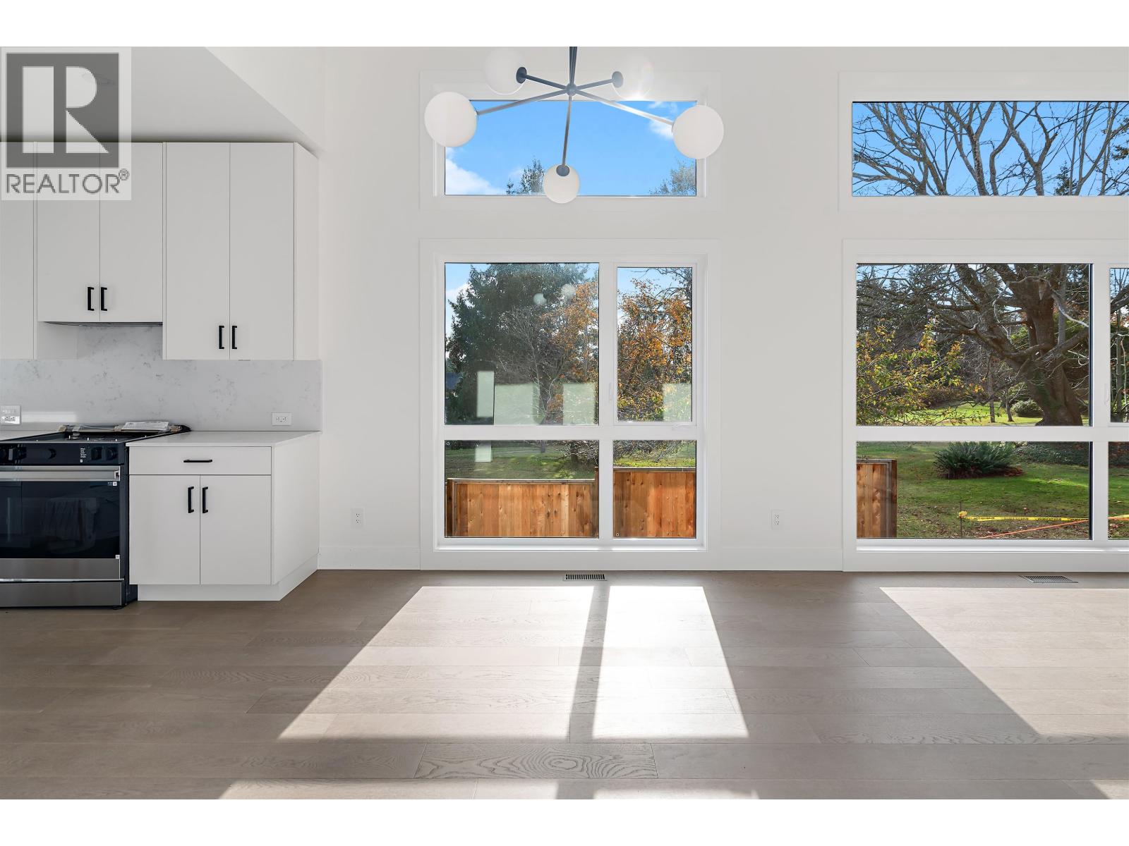 5410 STELLAR WAY, Sechelt