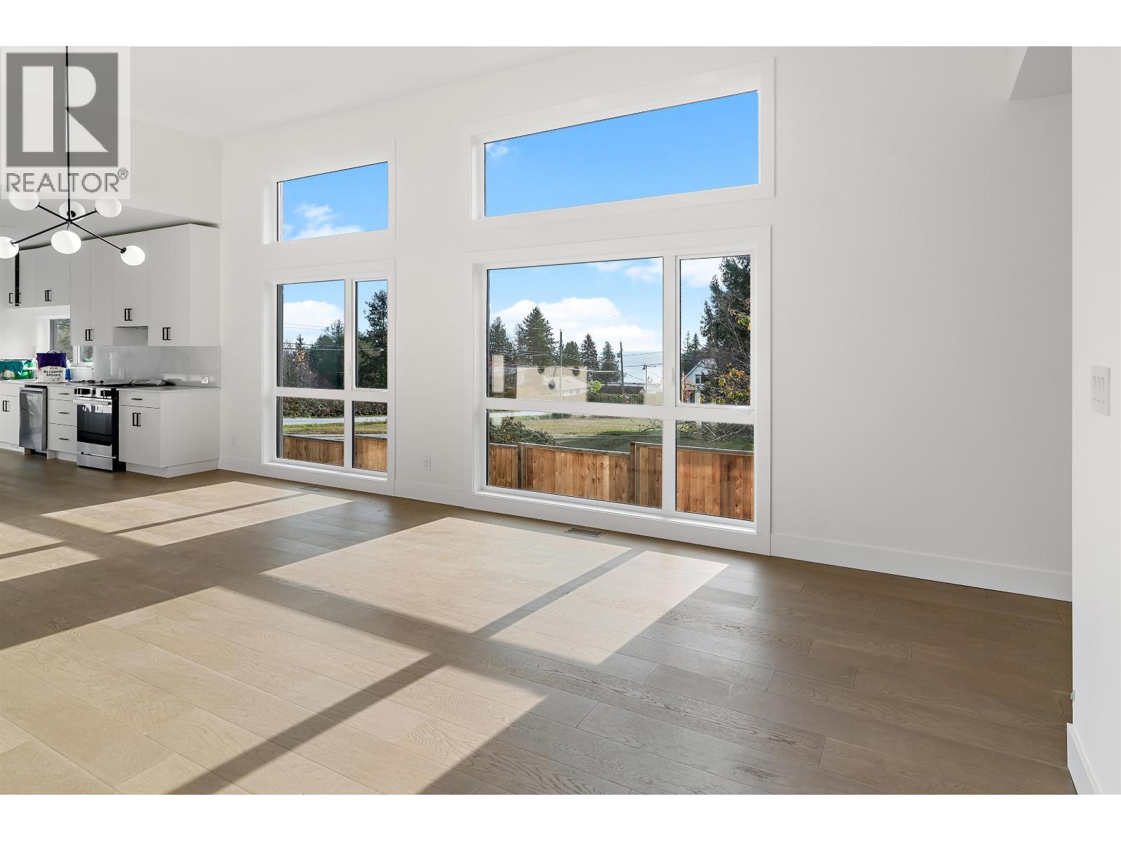 5410 STELLAR WAY, Sechelt