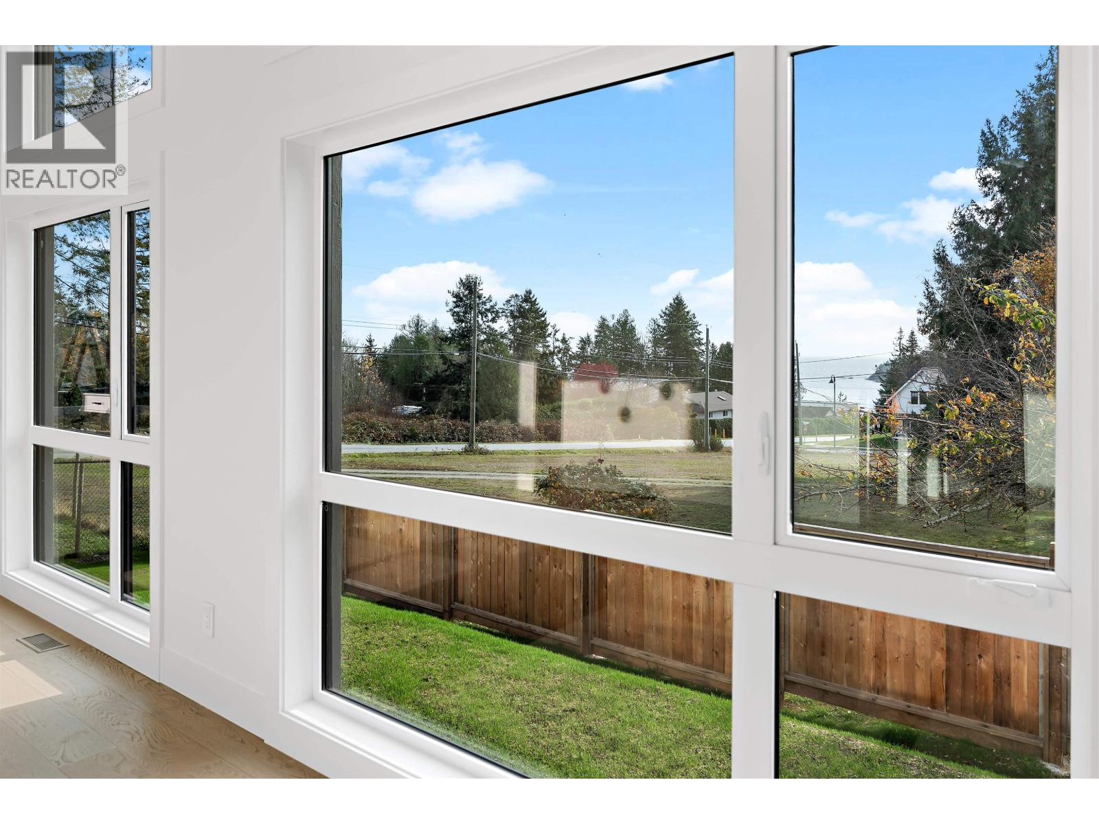 5410 STELLAR WAY, Sechelt