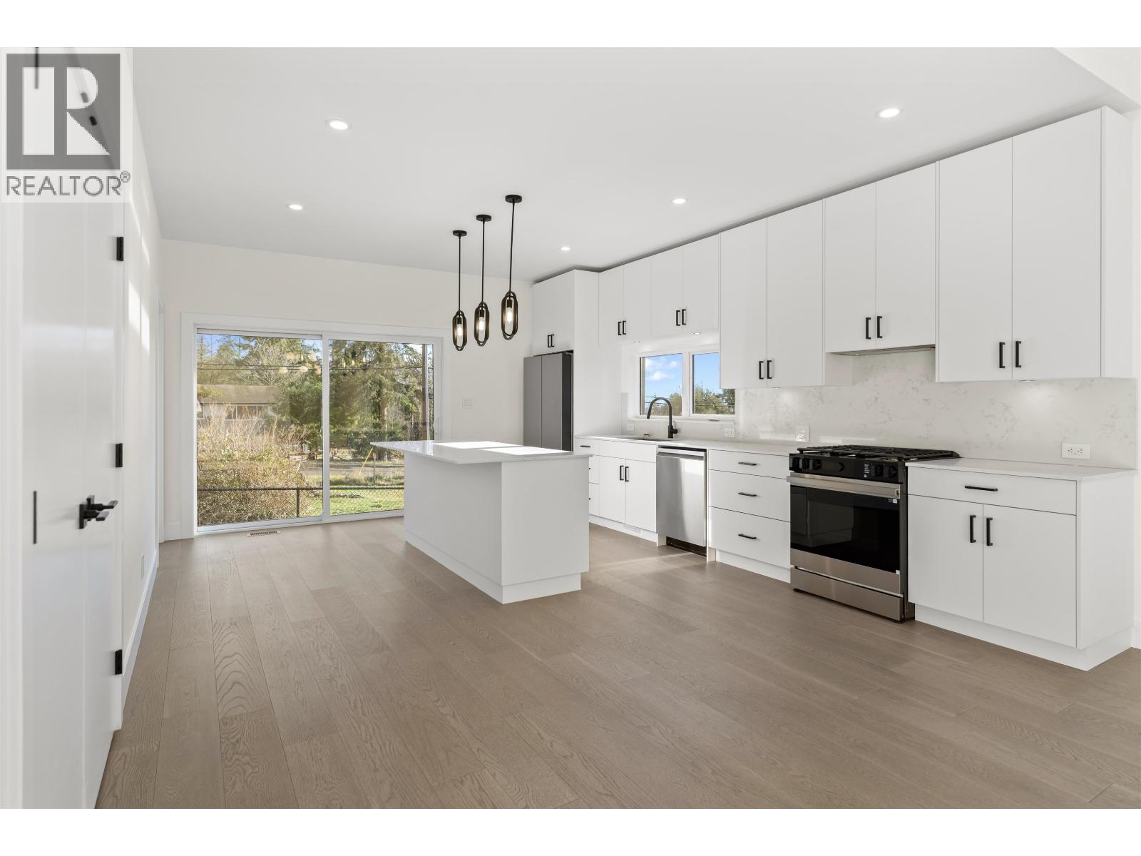 5410 STELLAR WAY, Sechelt