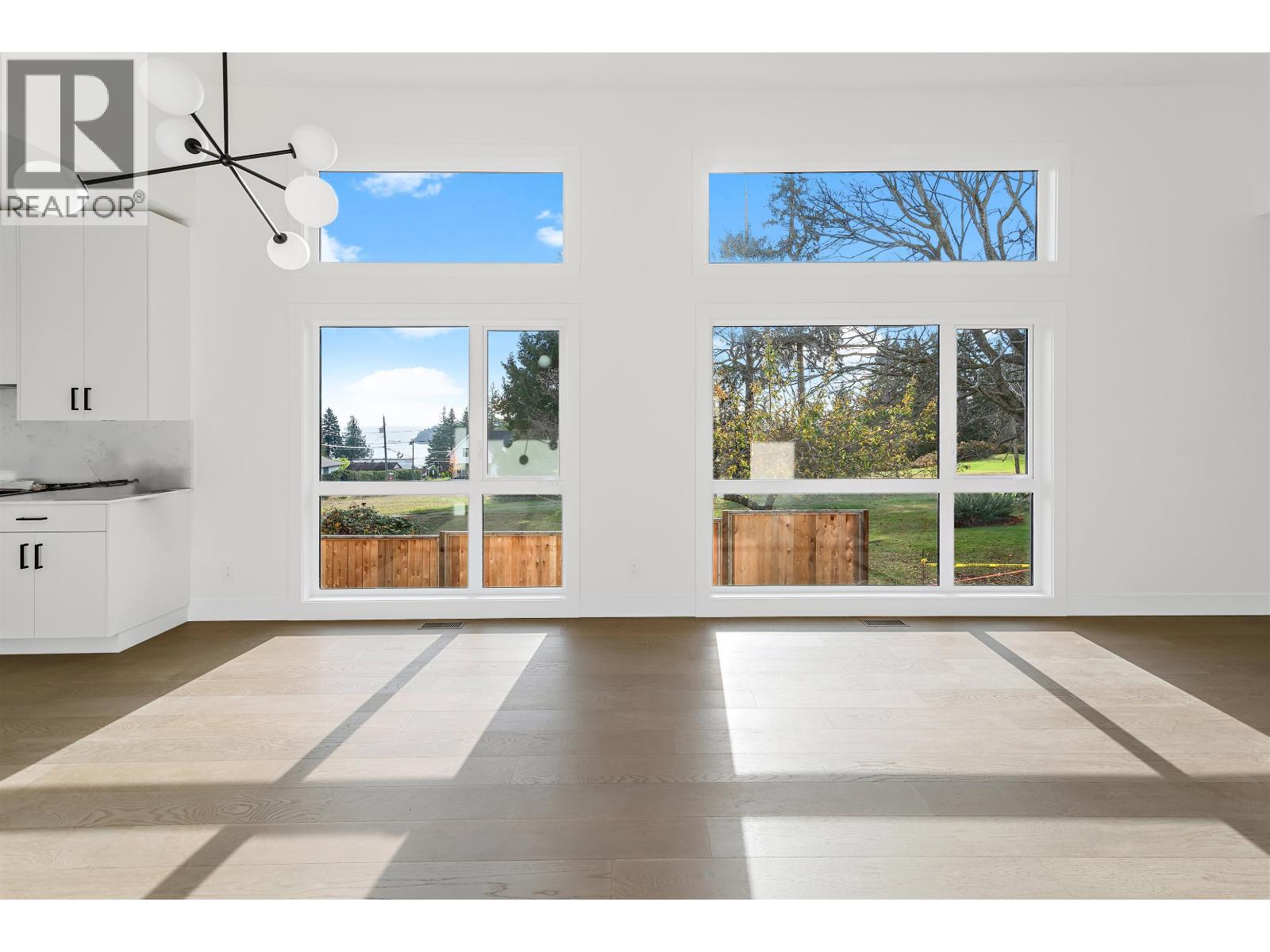 5410 STELLAR WAY, Sechelt