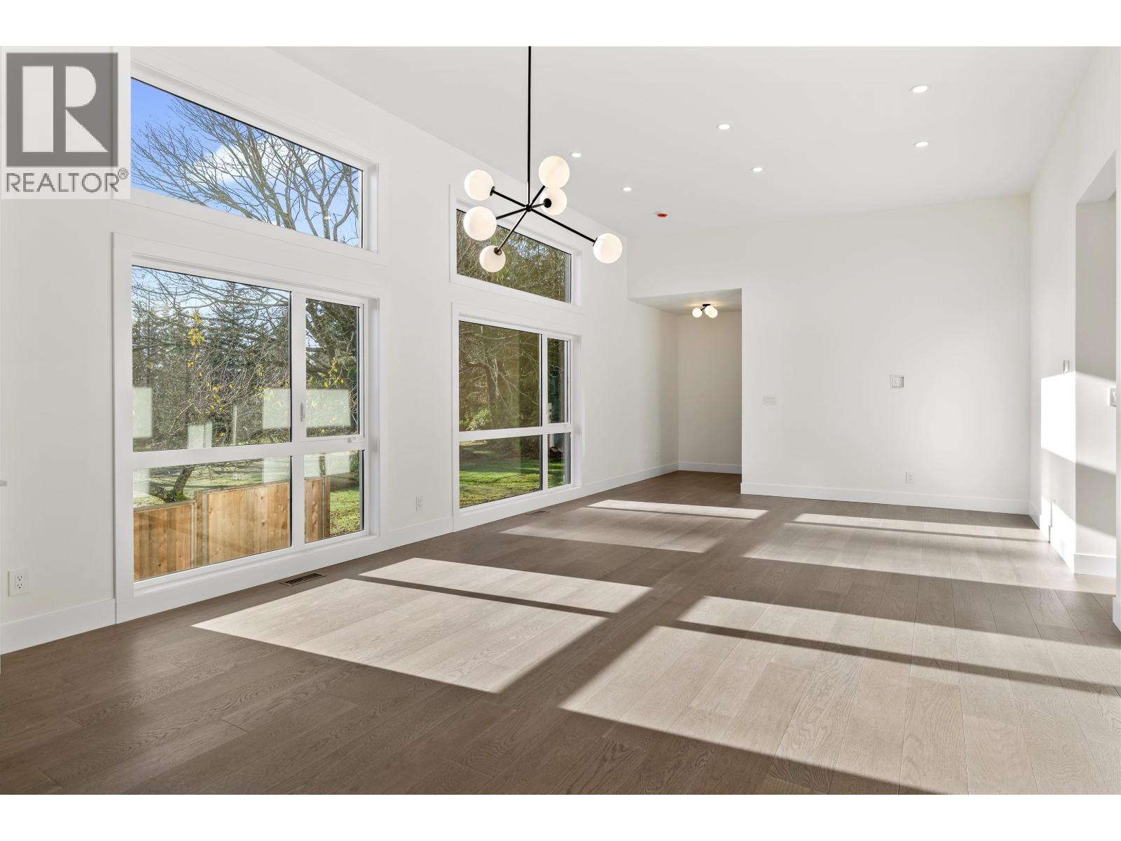 5410 STELLAR WAY, Sechelt